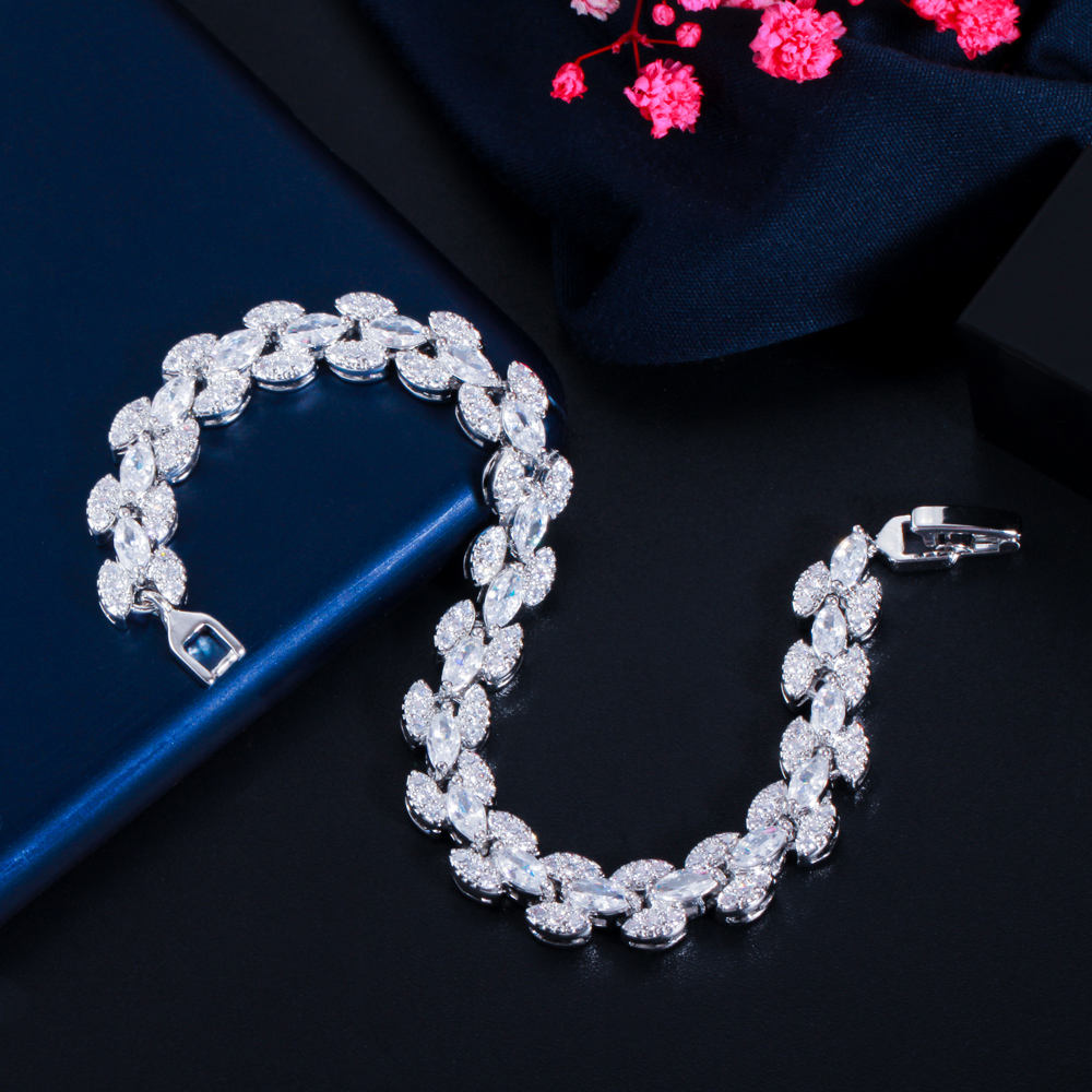 Bracelet "Feuille d'Élégance"