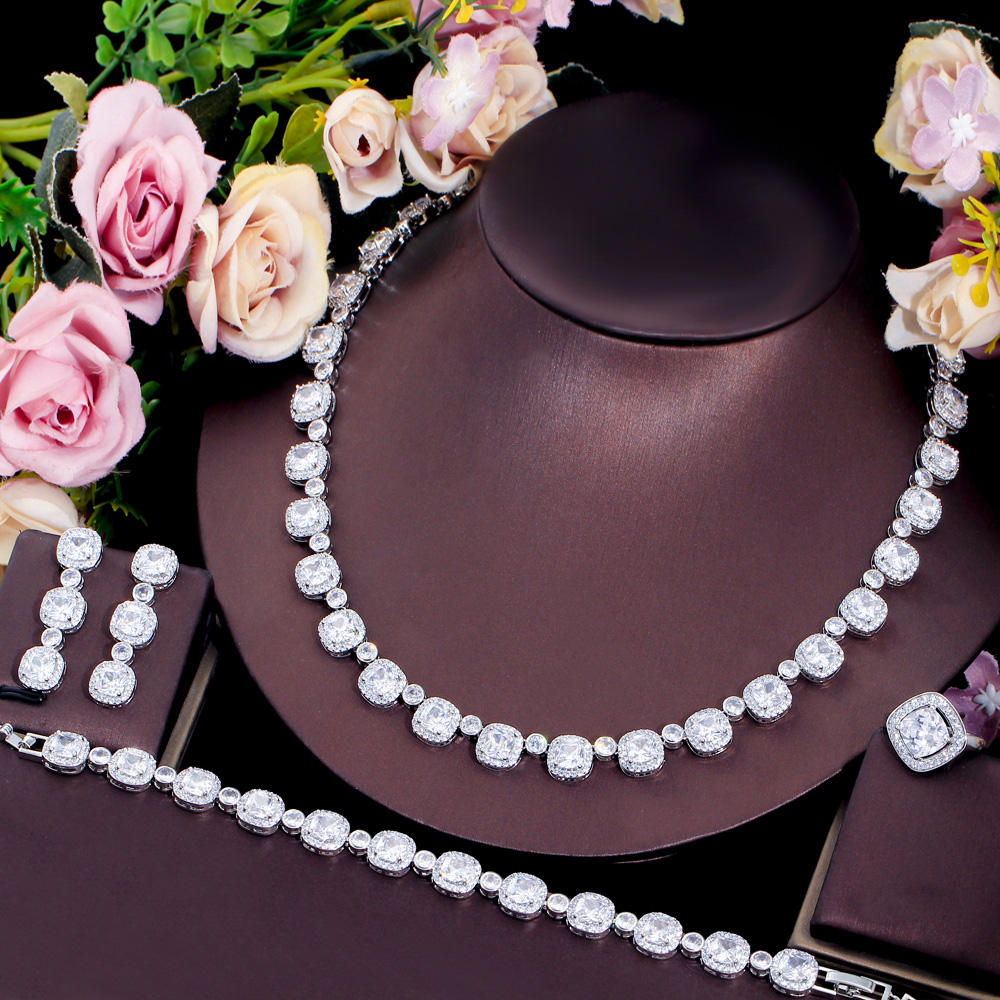 parure 4 pièce "Éclat Lunaire"