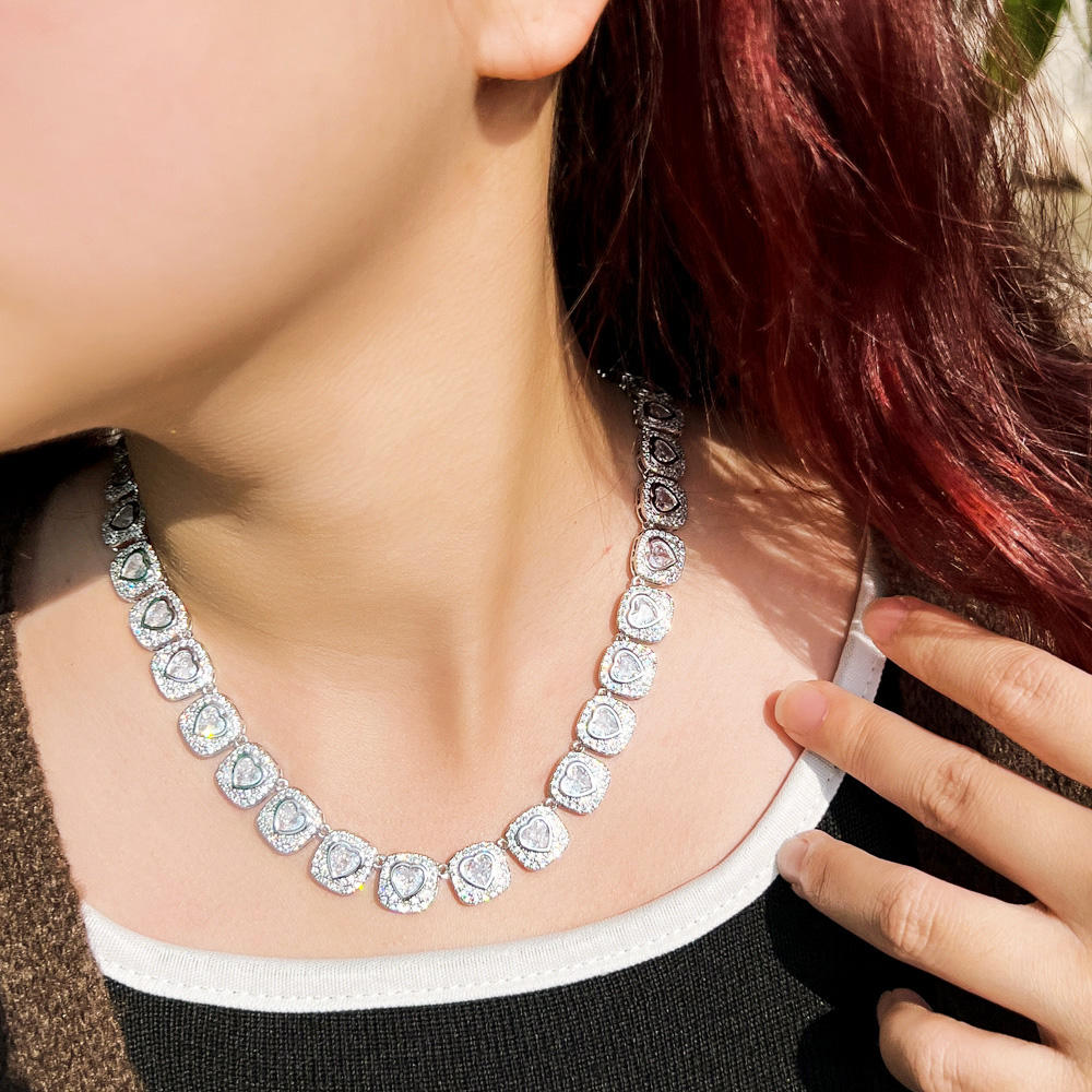 Collier Luxueux "Cœur d'Amour"  .