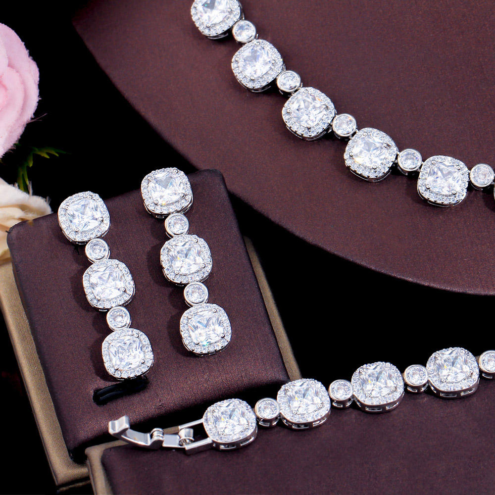 parure 4 pièce "Éclat Lunaire"